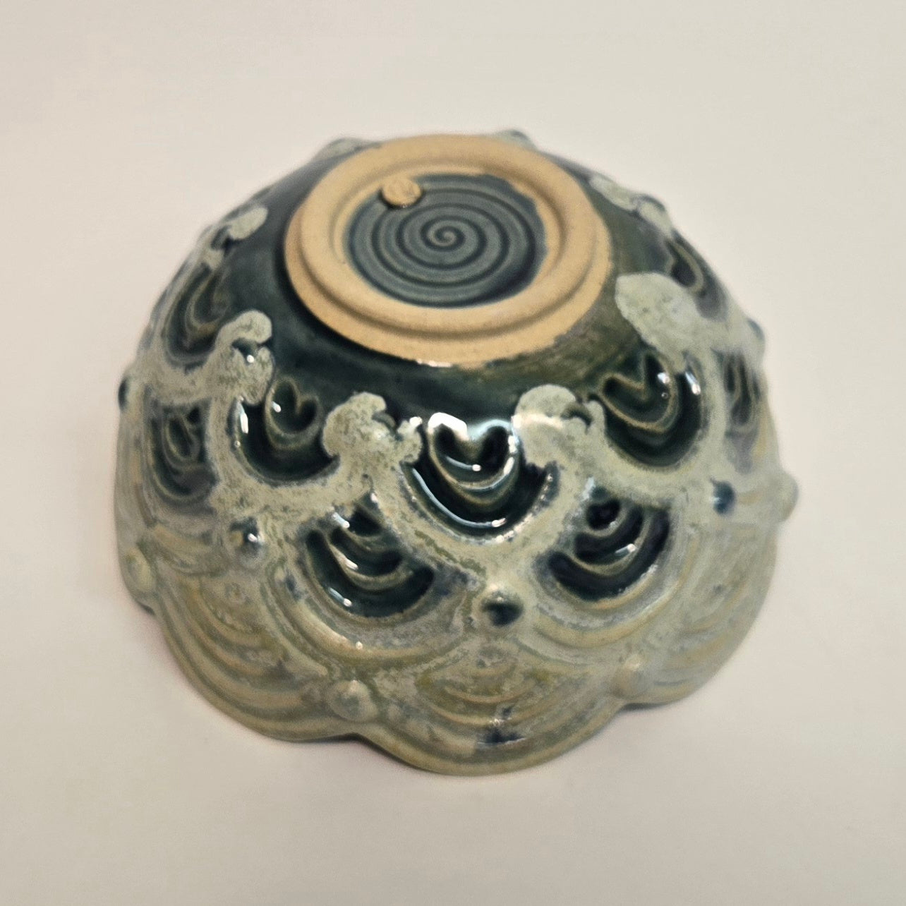 Bowl - Waves with Buttons