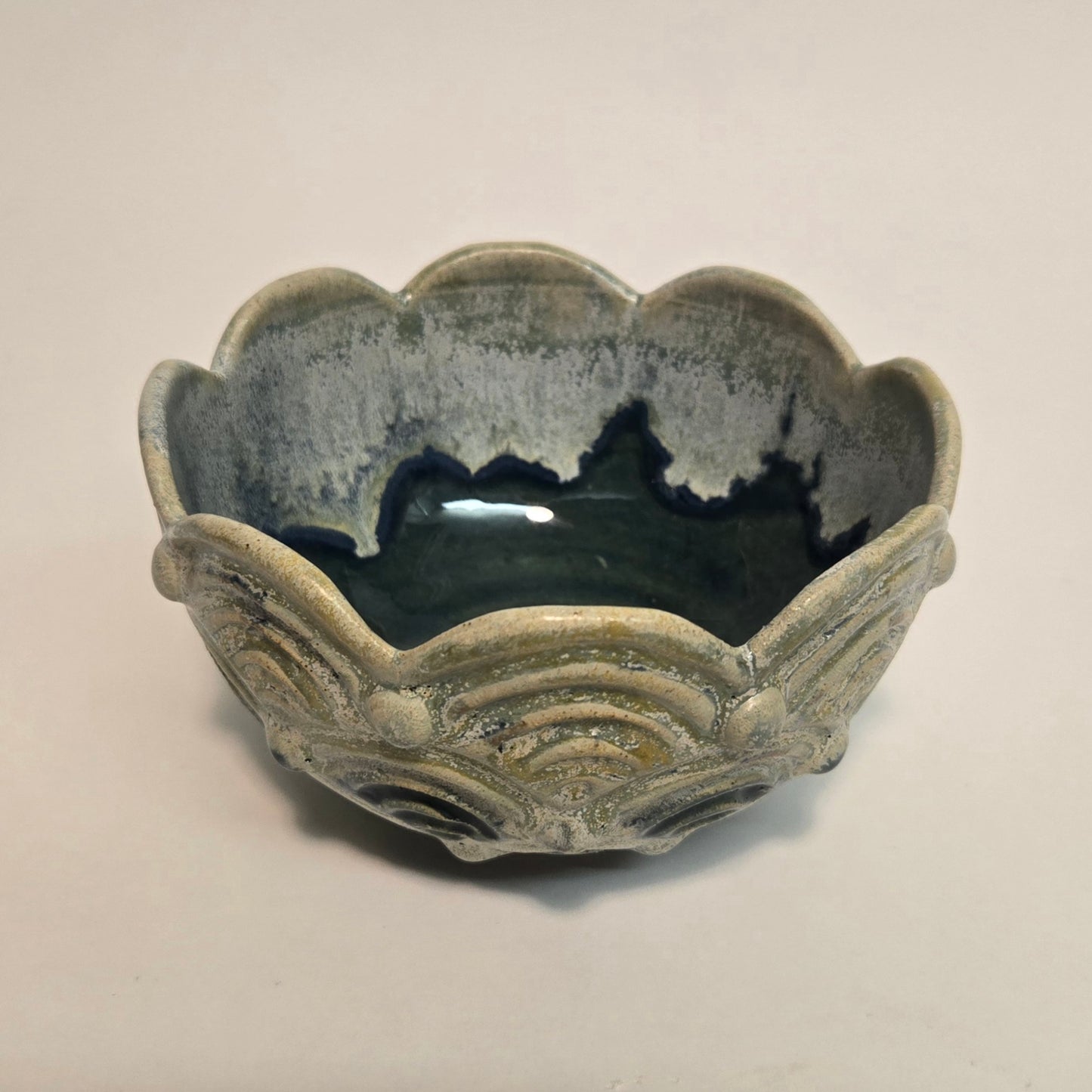 Bowl - Waves with Buttons