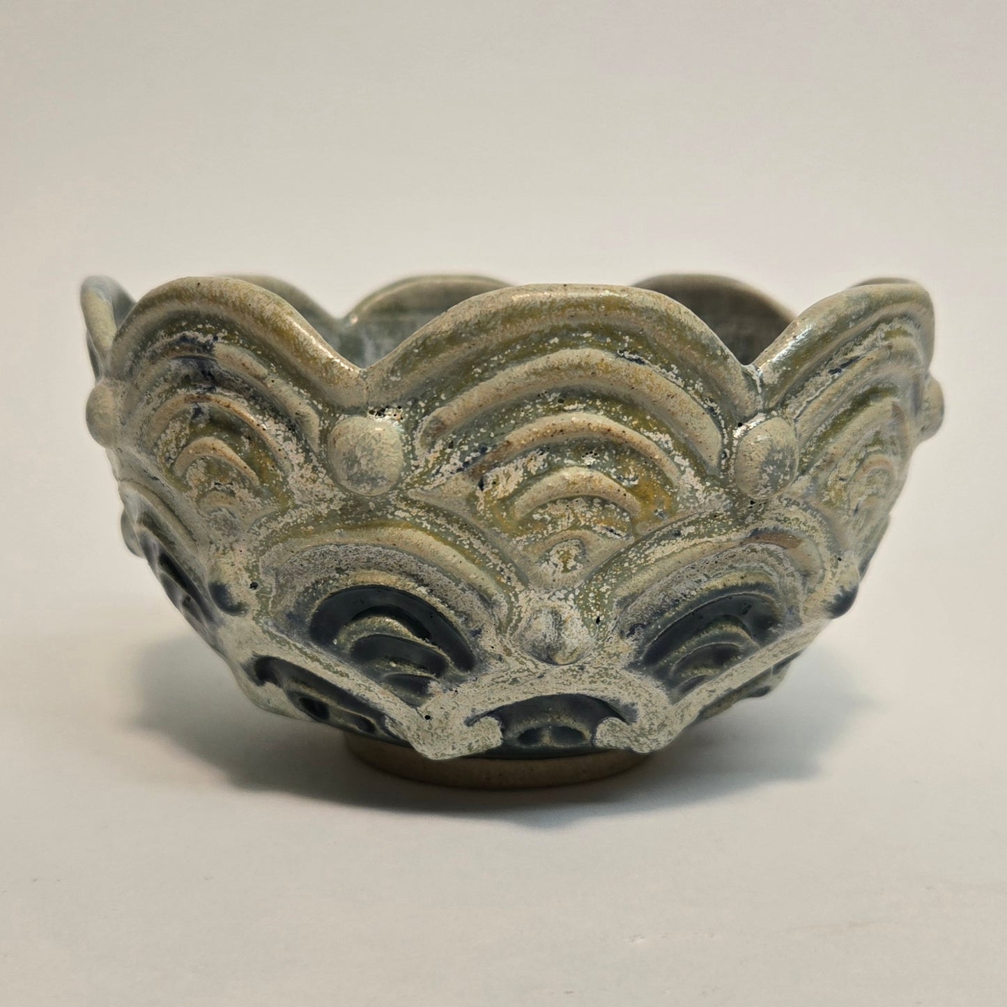 Bowl - Waves with Buttons